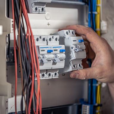 Instalaciones eléctricas completas en viviendas y locales comerciales, adaptadas a cada necesidad.