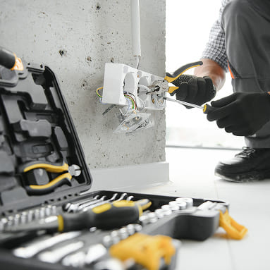 Mantenimiento para viviendas, comunidades y locales comerciales, con revisiones periódicas y preventivas.