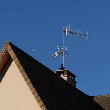 Diseño e instalación de la red de antenas desde cero, lista para su uso desde el primer día.